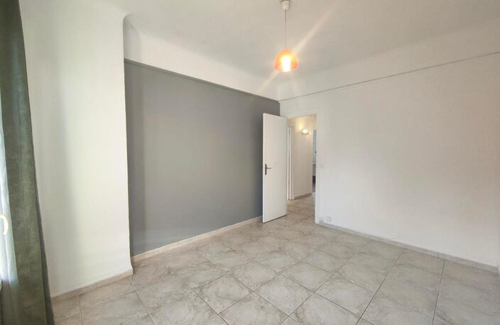 APPARTEMENT À LOUER T2 VIDE TOULON PONT DU LAS — photo 4