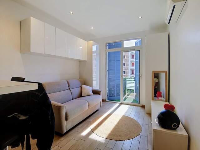 Toulon Le port (83000) Studio 25m² refait a neuf avec balcon — photo du bien