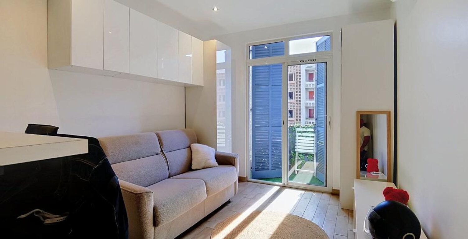 Toulon Le port (83000) Studio 25m² refait a neuf avec balcon — photo 1