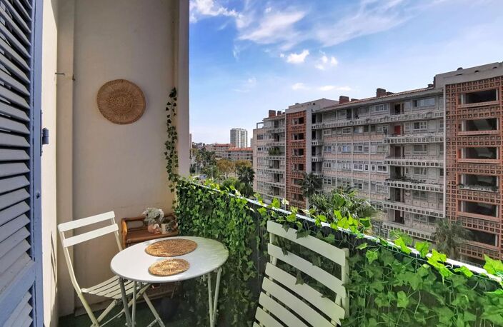 Toulon Le port (83000) Studio 25m² refait a neuf avec balcon — photo 3