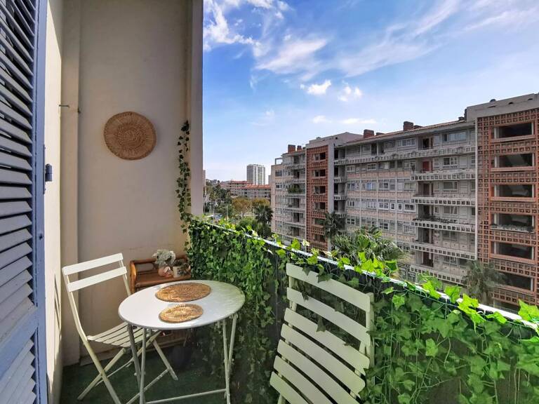 Toulon Le port (83000) Studio 25m² refait a neuf avec balcon — photo 1