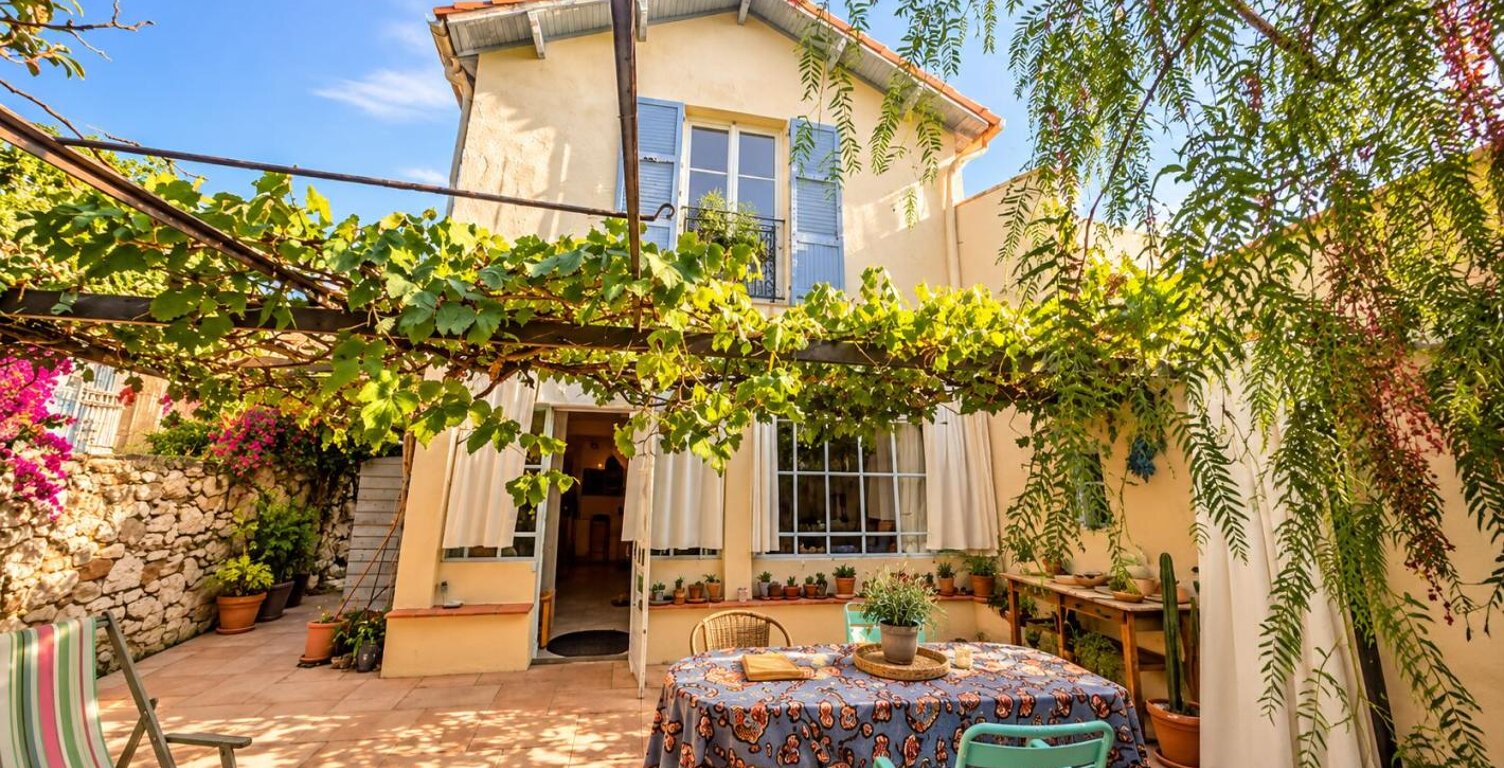 A vendre maison ancienne de type 4 de 75 m² pleine de cachet avec jardin et piscine – sur le secteur des Routes — photo 1