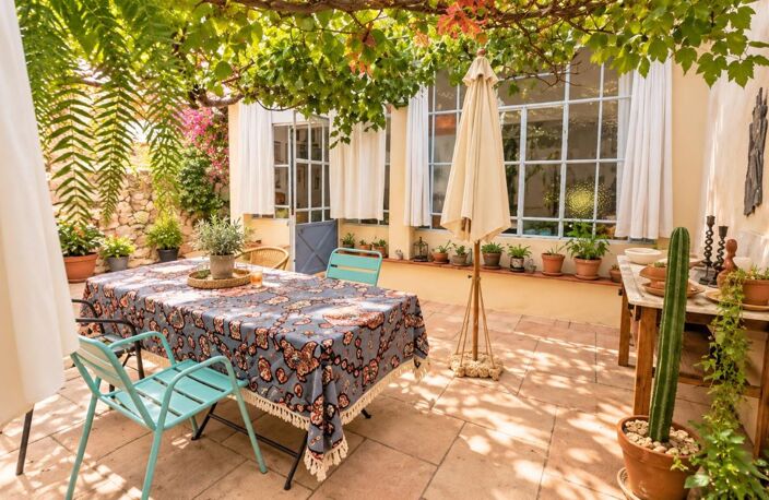 A vendre maison ancienne de type 4 de 75 m² pleine de cachet avec jardin et piscine – sur le secteur des Routes — photo 2