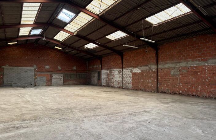 Bien Commercial À Louer - Bureaux + entrepôt — photo 2