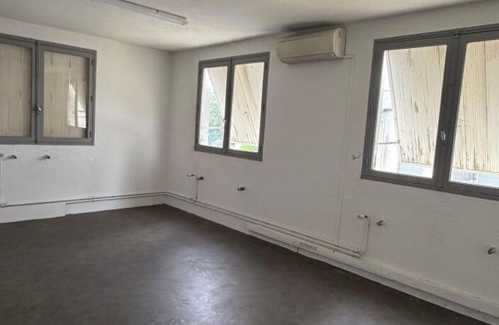Bien Commercial À Louer - Bureaux + entrepôt — photo 3