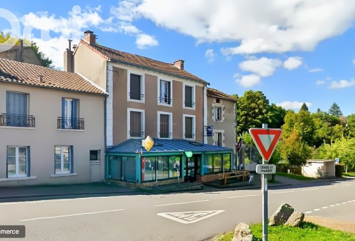   IMMEUBLE DE RAPPORT AVEC TABAC-PRESSE – CENTRE DE RAZÈS – IDÉAL INVESTISSEURS — photo 1