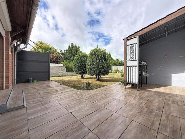 MAISON SEMI-MITOYENNE - 85 M² - 3 CHAMBRES - TERRAIN 412 M² - STATIONNEMENT PRIVATIF - ARMENTIERES — photo du bien