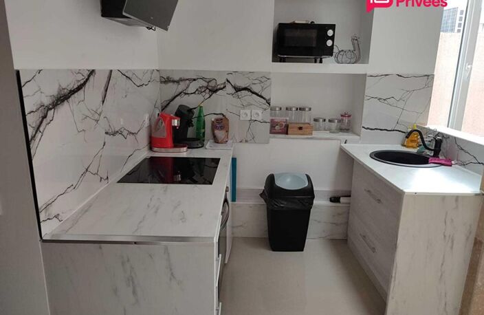 Appartement entièrement rénové avec mezzanine, balcon et stationnement gratuit à Nîmes Pompidou / Jardins de la Fontaine — photo 4