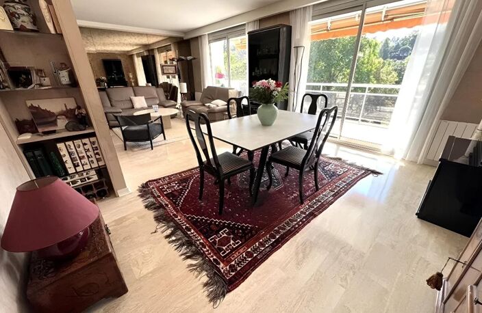 CHARBONNIERES  LES BAINS . Appartement  109m2 - 4 pièces- Avec terrasse ,cave et garage — photo 2