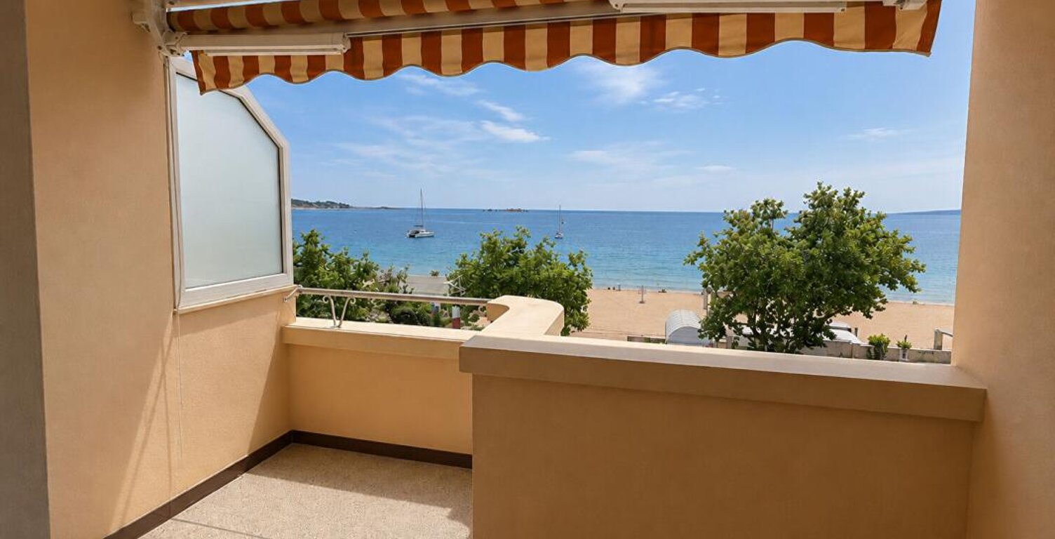 FREJUS-PLAGE  Appartement 2 pièces face à la mer et plage — photo 1