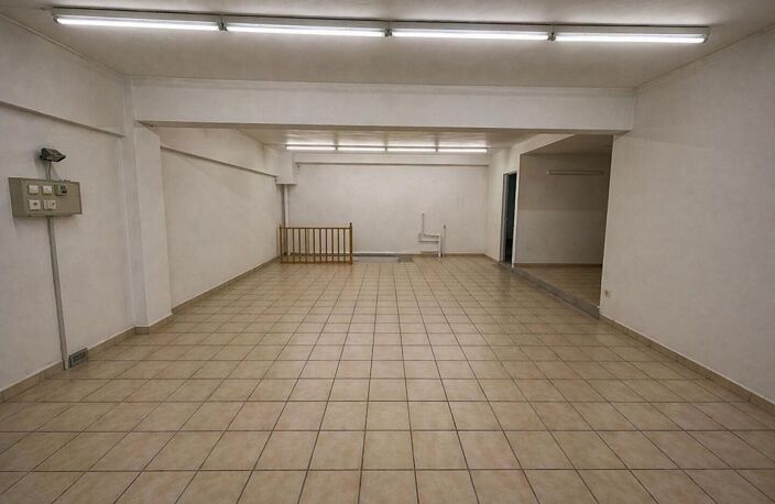Local / Garage en centre-ville -  Saint Raphael - — photo 3