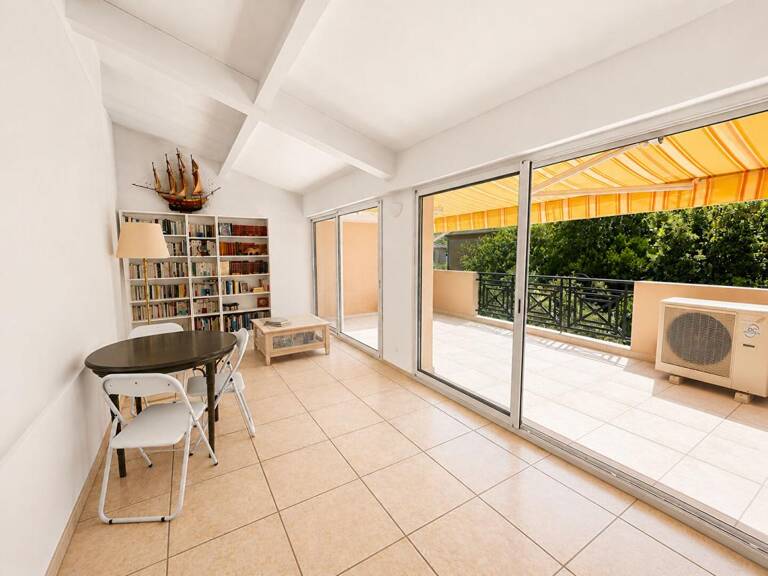 Appartement 4 pièces en dernier étage avec terrasse — photo 1
