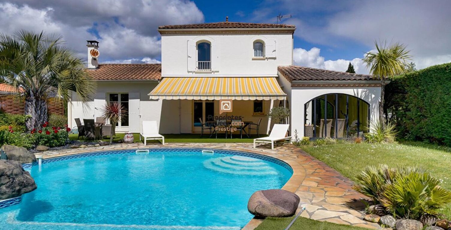 DEPT 33  Mérignac - Maison d'exception 8 pièce(s) 181 m2 avec jardin paysagé et piscine au sel chauffée — photo 1