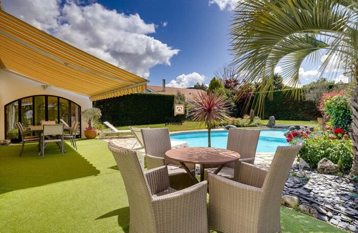 DEPT 33  Mérignac - Maison d'exception 8 pièce(s) 181 m2 avec jardin paysagé et piscine au sel chauffée — photo 4