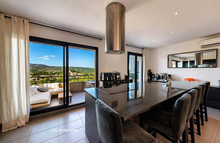 Grande maison vue mer et montagne — photo 3