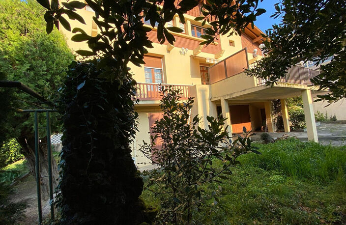 Maison familiale quartier Saint Exupéry  9 pièces ,environ 210 m2 avec terrasse, garage, cave et jardin.. — photo 2