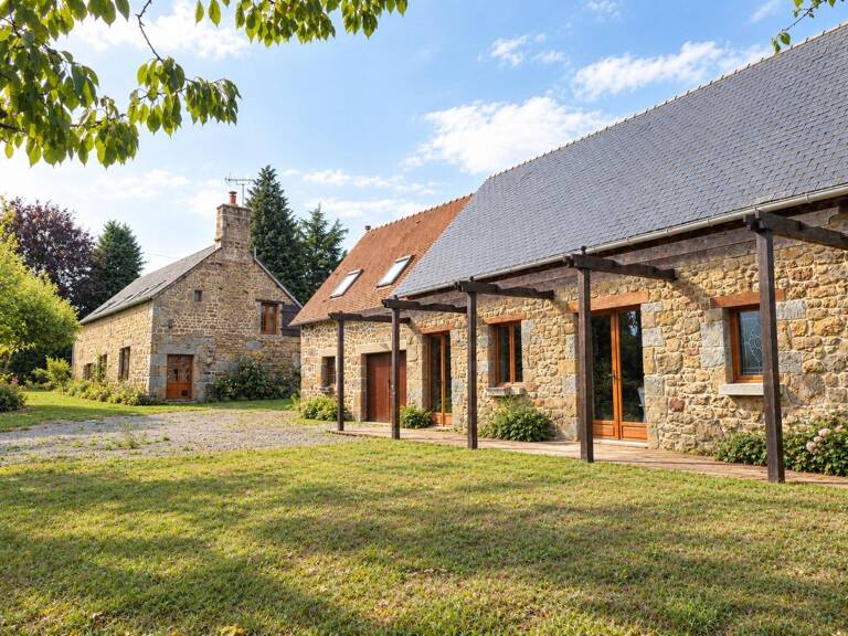 Ensemble immobilier au calme à la campagne — photo 1