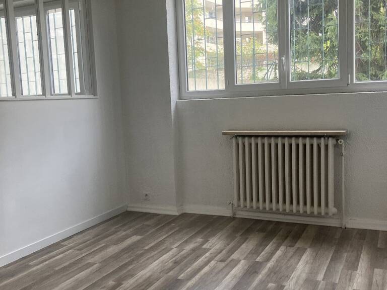 Local commercial — photo 1