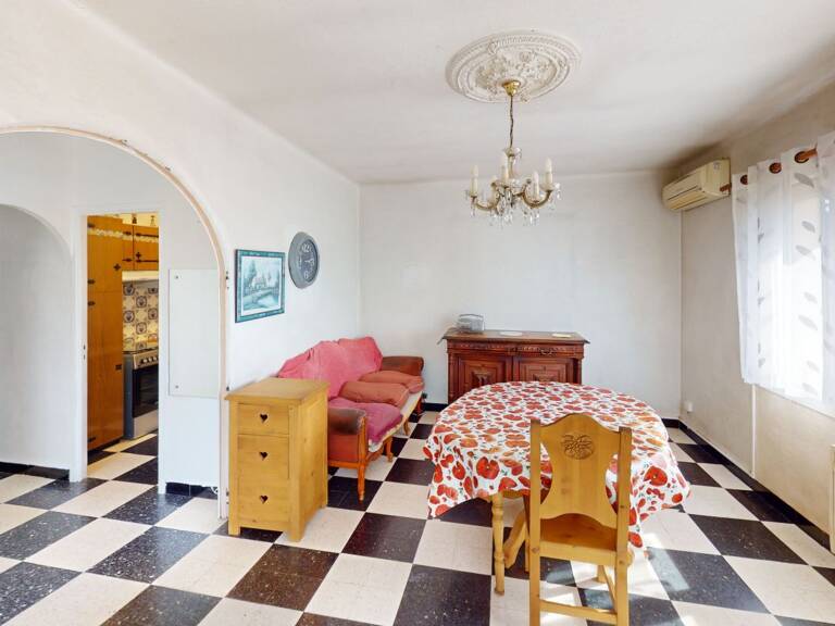 Maison beaux volumes à rafraichir — photo 1