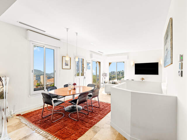 Nice - Falicon - Jolie maison 4 pièces de 95 m² rénové avec terrasse, jardin et vue sur les collines et la mer — photo du bien