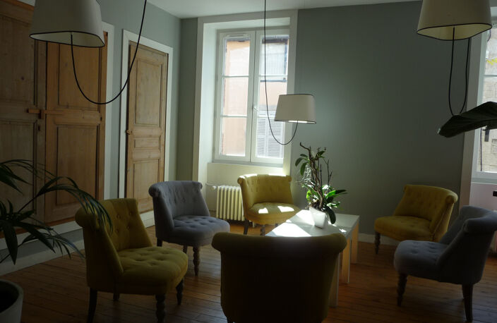 MONTBRISON HYPER-CENTRE   191 m2   TRIPLEX   CINQ CHAMBRES — photo 2