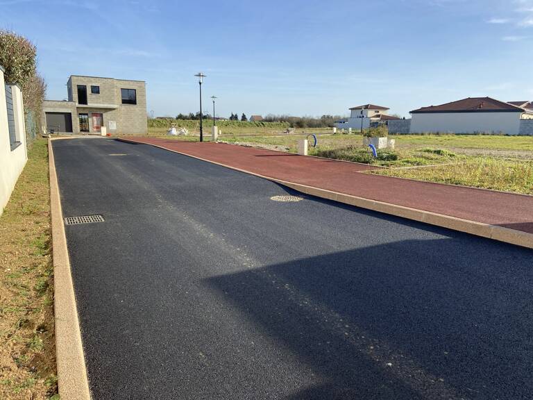 GENAS - Parcelle de terrain à bâtir - viabilisée — photo 1