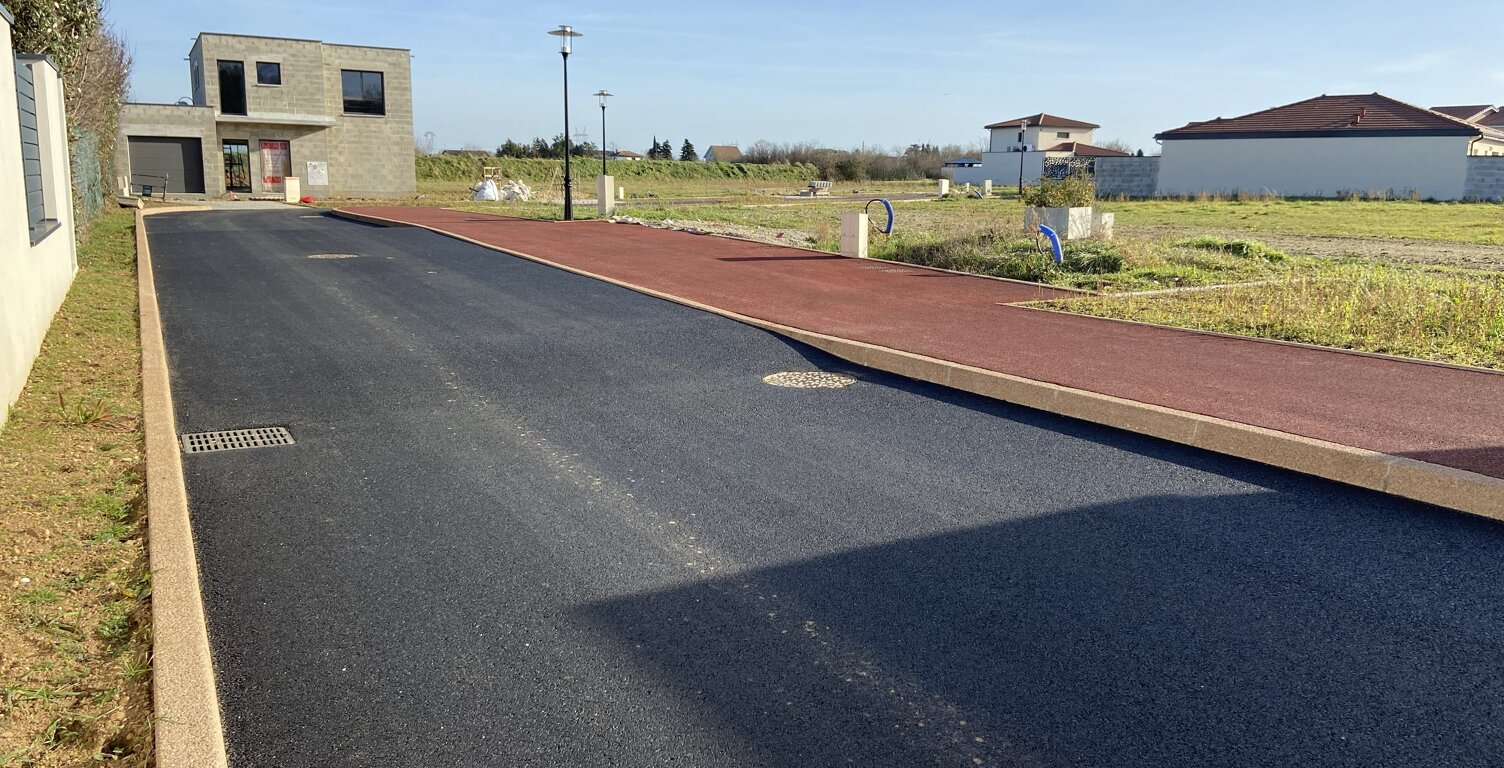 GENAS - Parcelle de terrain à bâtir - viabilisée — photo 1