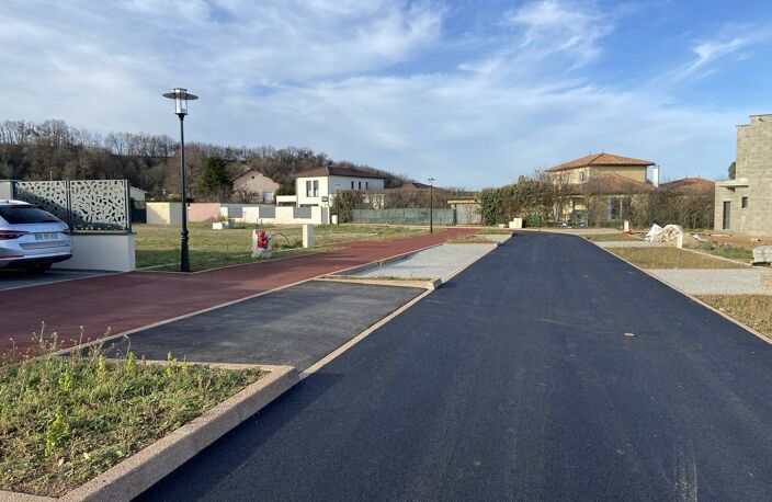 GENAS - Parcelle de terrain à bâtir - viabilisée — photo 2