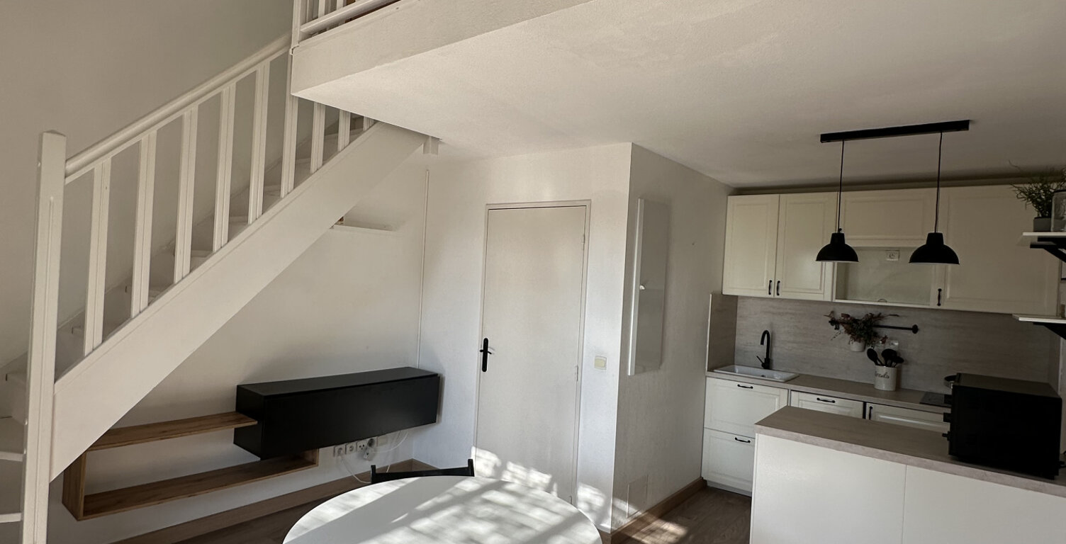 DEPT (30) - A LOUER SUR LES HAUTEURS DE CALVISSON - T2 MEZZA — photo 1