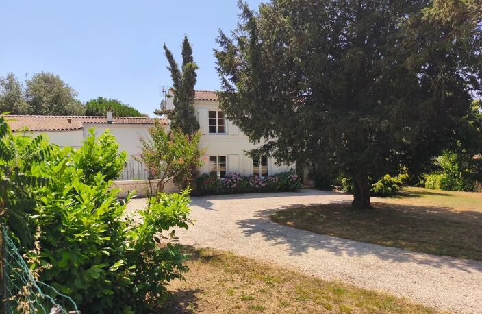 VILLA FAMILIALE 5 CHAMBRES À SAINT-ROMAIN-DE-BENET — photo 2