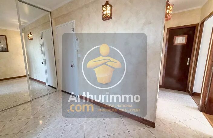APPARTEMENT 4 PIECES DE 69 M2 - CAVE ET PLACE DE PARKING EXTERIEURE — photo 4