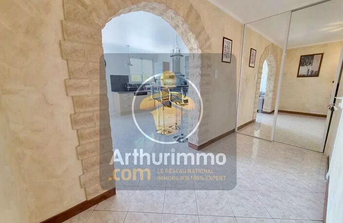 APPARTEMENT 4 PIECES DE 69 M2 - CAVE ET PLACE DE PARKING EXTERIEURE — photo 5