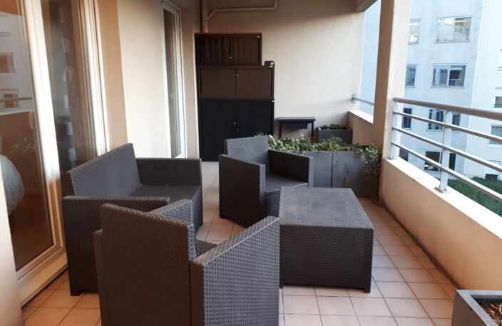 Location appartement 3 pièces 66 m² à Lyon 3 (69003) — photo 2