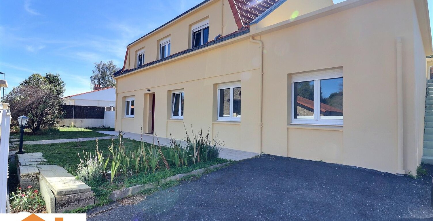 Vente maison 9 pièces 214 m² Bellevigny (85170) — photo 1