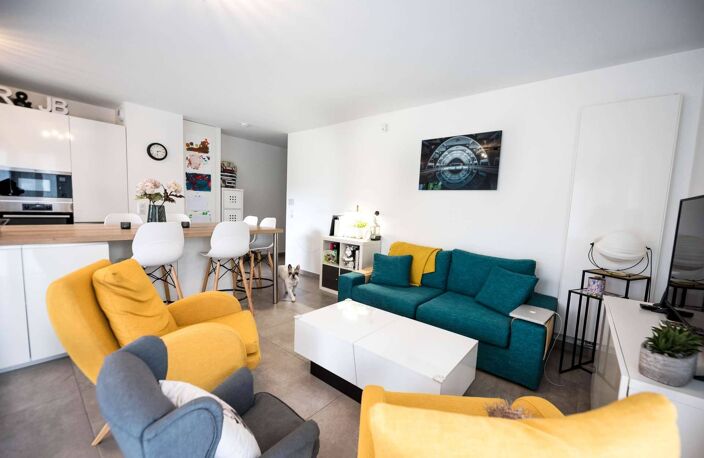 250m² de Surface Extérieure avec Grande Baie Vitrée !!! A SAISIR VITE — photo 3