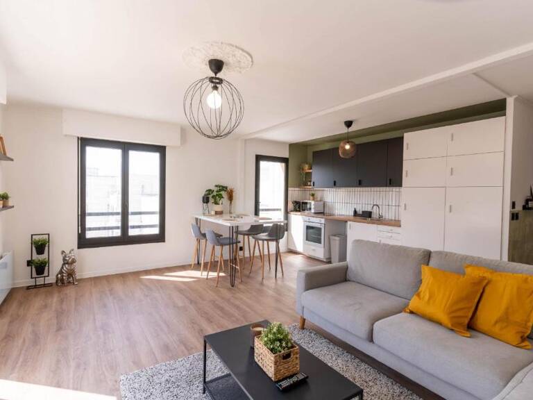 - STUDIO LUMINEUX ET MODERNE/IDÉALEMENT SITUÉ/BON RAPPORT QUALITE PRIX!! — photo 1
