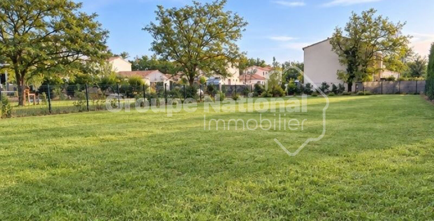 Terrain constructible Sauveterre 1360 m2 — photo 1