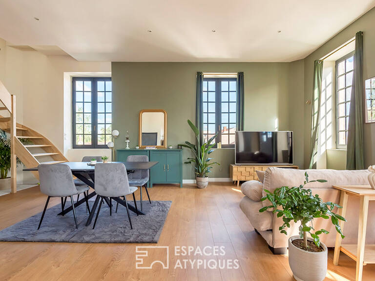 Duplex rénové avec balcon dans une bâtisse — photo 1