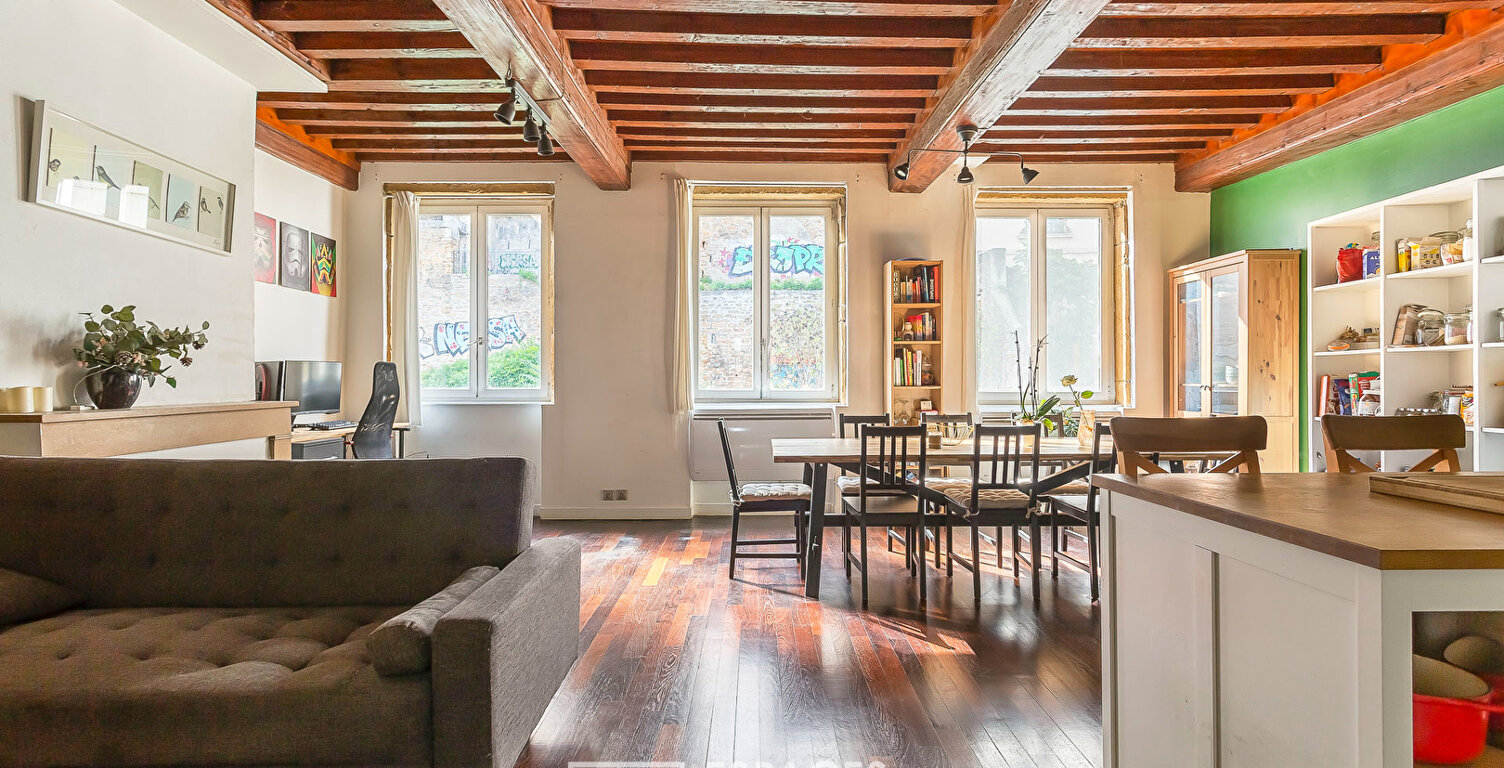 Ancien rénové en étage élevé avec ascenseur — photo 1