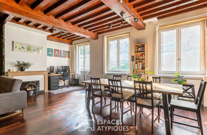 Ancien rénové en étage élevé avec ascenseur — photo 4