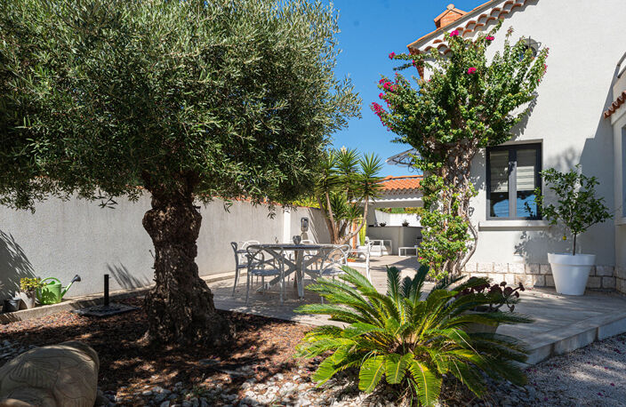 À VENDRE - À CARRY LE ROUET TRÈS BELLE MAISON FAMILIALE DE CHARME T4 AVEC GARAGE — photo 3