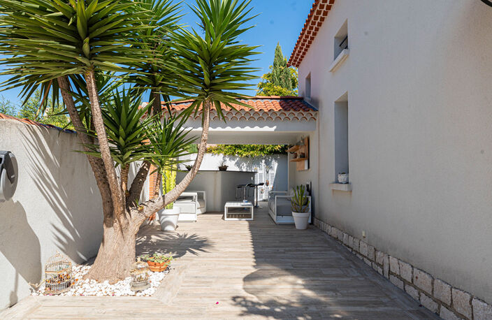 À VENDRE - À CARRY LE ROUET TRÈS BELLE MAISON FAMILIALE DE CHARME T4 AVEC GARAGE — photo 4