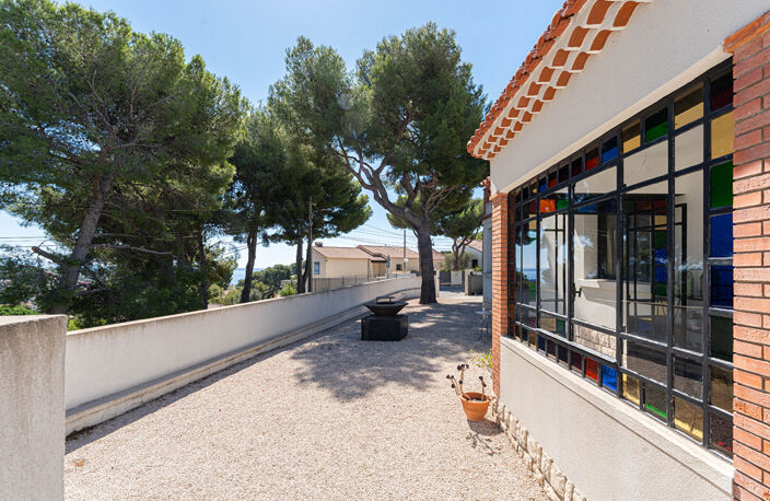 À VENDRE - À CARRY LE ROUET TRÈS BELLE MAISON FAMILIALE DE CHARME T4 AVEC GARAGE — photo 5