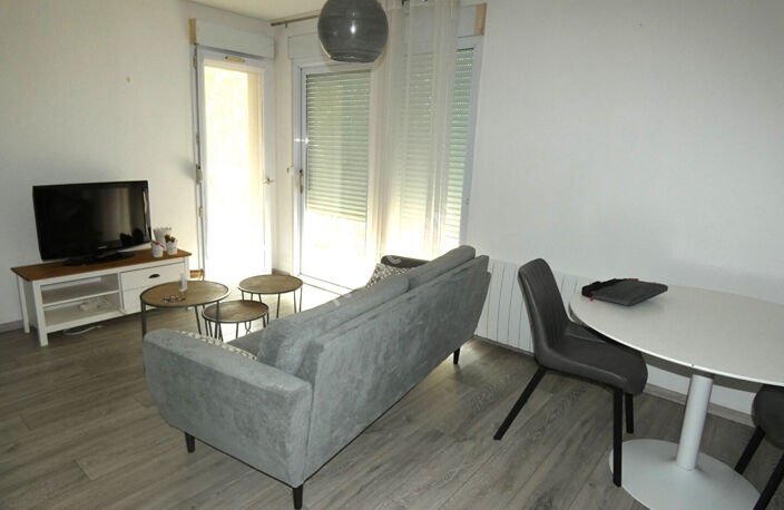 Toulouse L'Ormeau 31400 Agréable T2 Meublé entièrement rénové 37.72m² ,terrassede 6m², place de parking extérieure, garage à vélo,résidence arborée très calme — photo 3