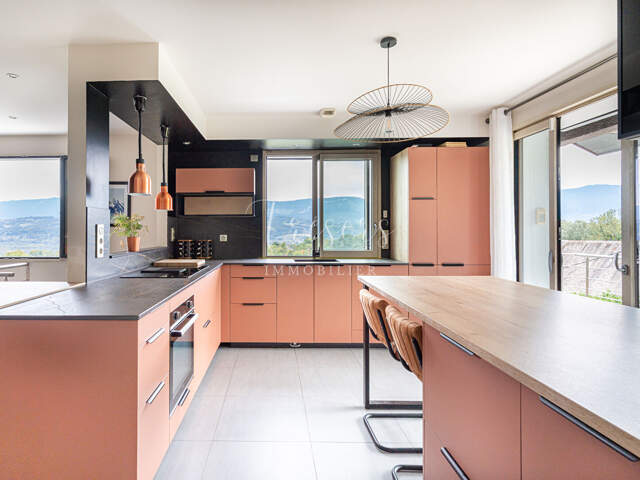 Maison familiale de 226m² | Vue Exceptionnelle sur les montagnes et Studio indépendant — photo du bien