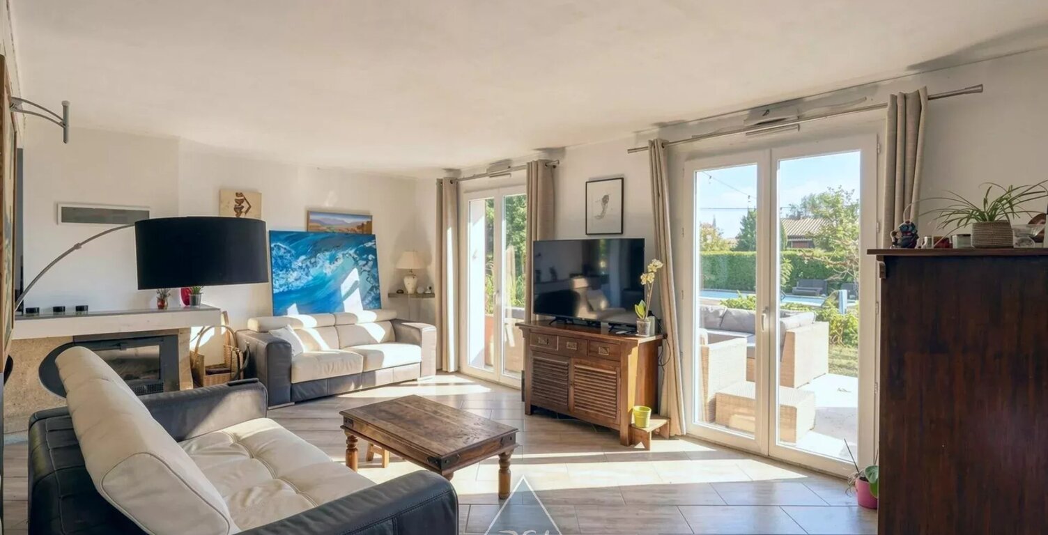 TRAMOYES – SUPERBE MAISON FAMILIALE – 4 CHAMBRES – BUREAU – SALLE À MANGER – SÉJOUR – CUISINE -- PISCINE – TERRASSE – TERRAIN 1 500 m² — photo 1