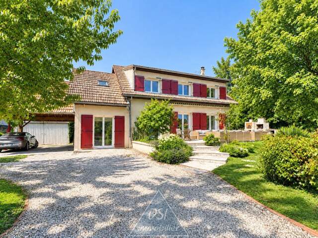 TRAMOYES – SUPERBE MAISON FAMILIALE – 4 CHAMBRES – BUREAU – SALLE À MANGER – SÉJOUR – CUISINE -- PISCINE – TERRASSE – TERRAIN 1 500 m² — photo du bien