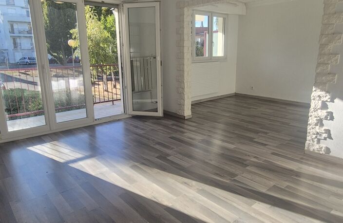 Location Appartement 5 pièces — photo 2