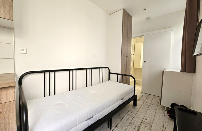 Studio rénové rue piétonne au calme — photo 5