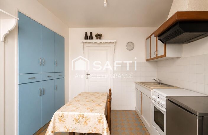 Maison de bourg avec dépendances et fort potentiel d'aménagement  — photo 2